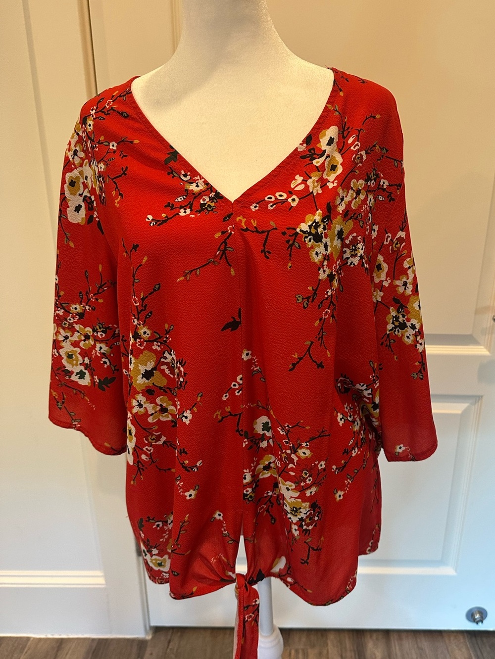 Red Floral Tie-Hem V-Neck Women's Top